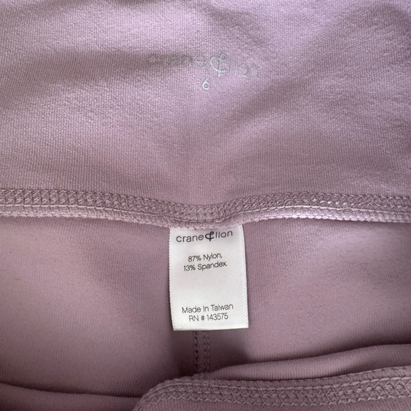 Crane & Lion Size 6 Capri work out pants great condition - Picture 3 of 4